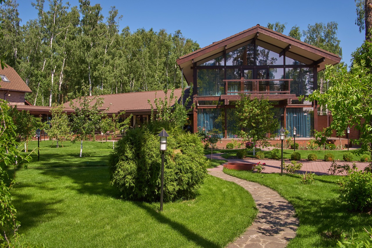 дом фахверк с бассейном