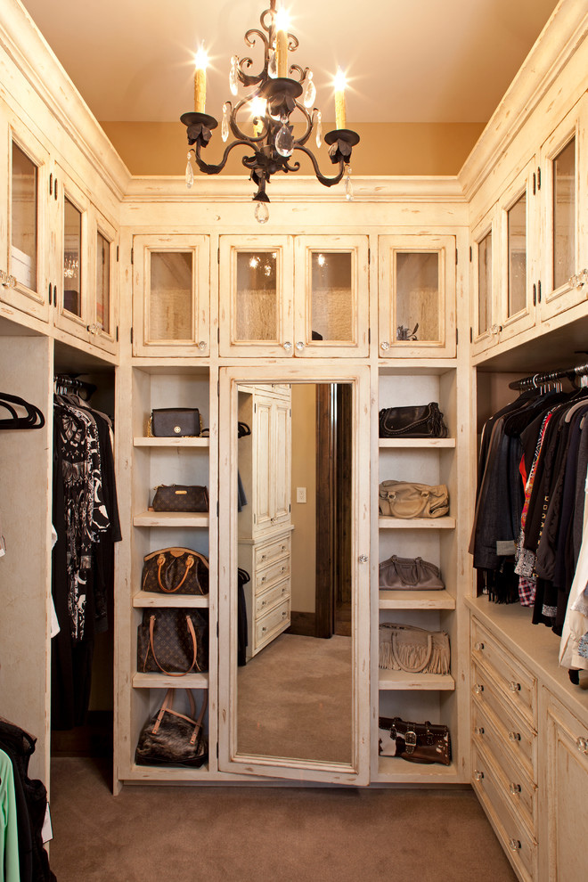 Inspiration for a rustic closet remodel in Minneapolis