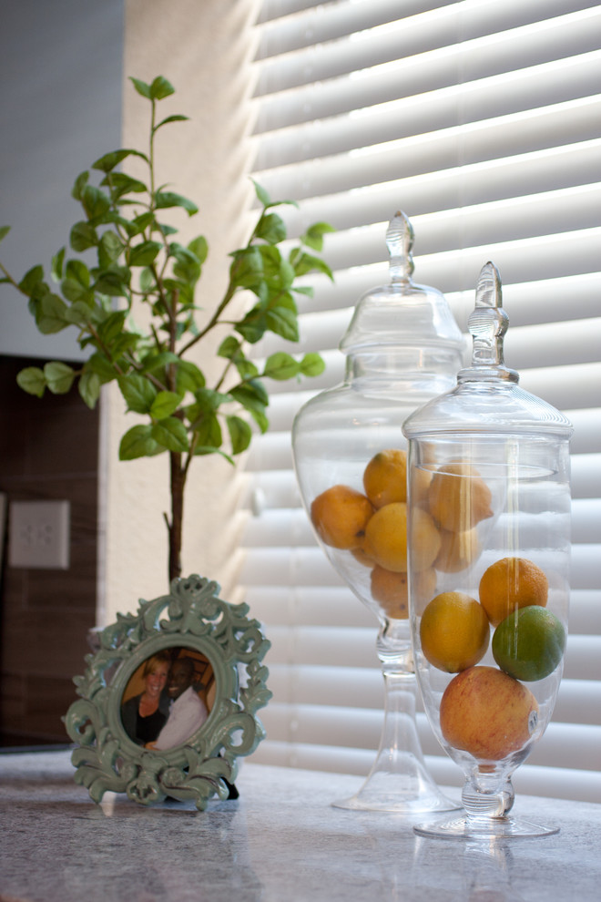 Example of a transitional home design design in Denver