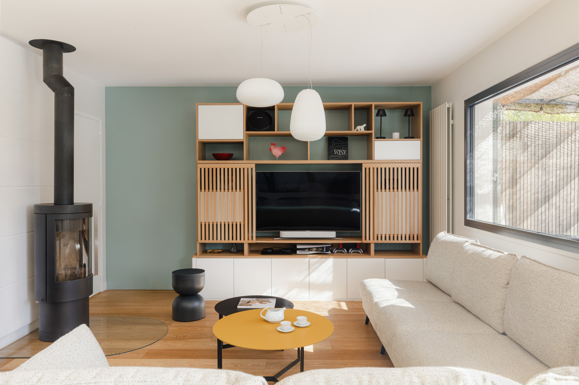 Création d'une bibliothèque meuble TV sur mesure.