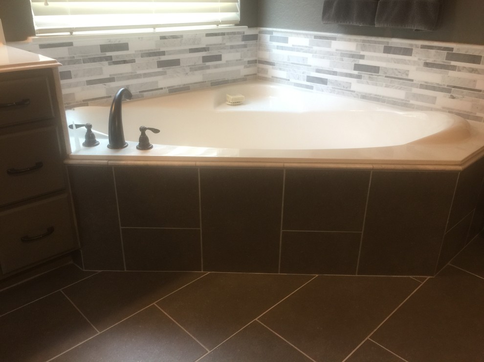 Example of a transitional home design design in Austin