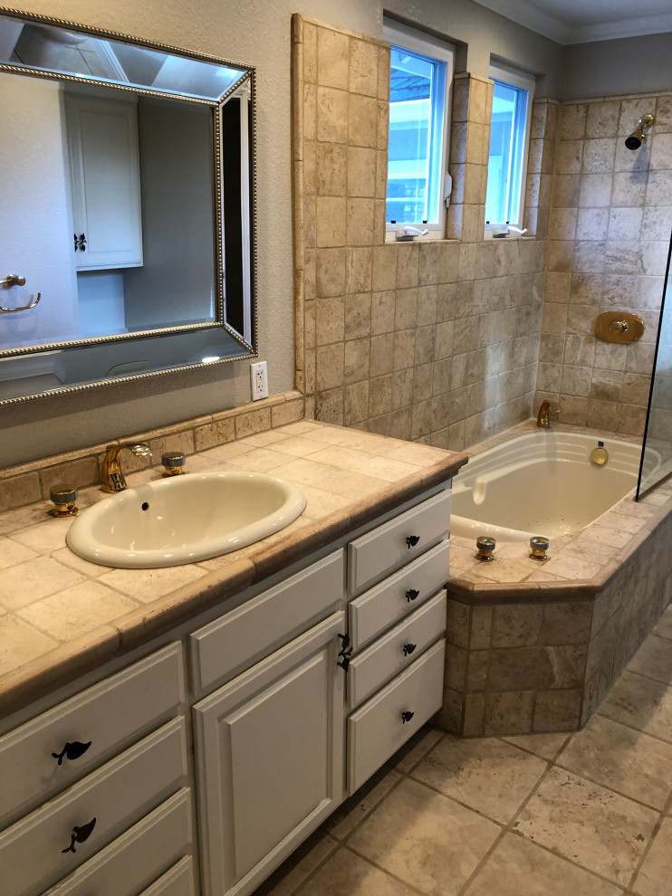 Piedras Circle- Master Bathroom