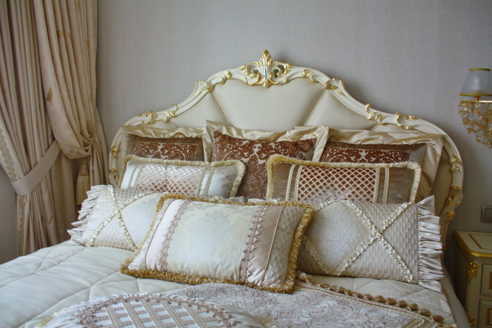 Спальни: оформление кроватей, декоративные покрывала, валики, подушки
