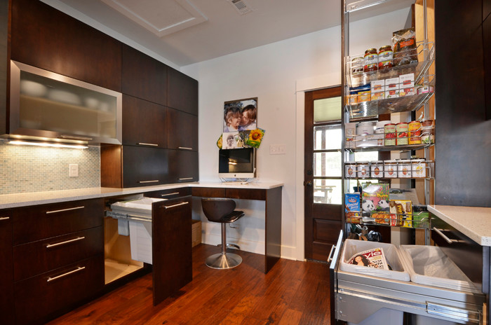 Example of a transitional kitchen design in Austin
