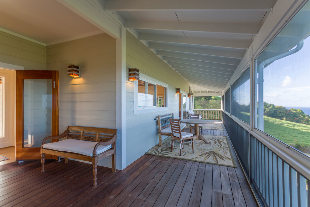 Design ideas for a beach style verandah in Hawaii.