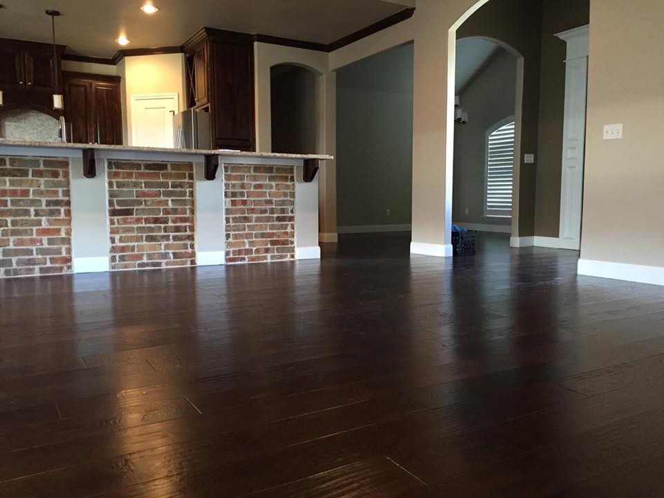 Example of a transitional home design design in Austin
