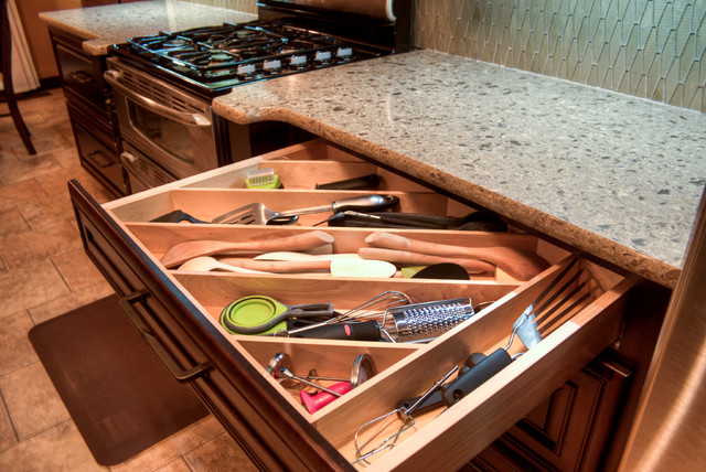 Transitional transitional-kitchen