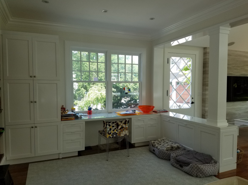 Transitional home design photo in Boston
