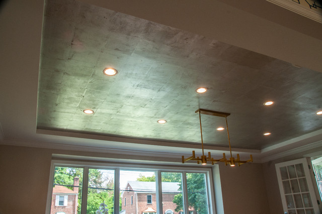 Pewter & Silver Ceilings moderno-sala-da-pranzo