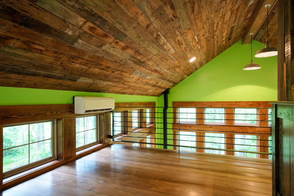Inspiration for a small rustic home design remodel