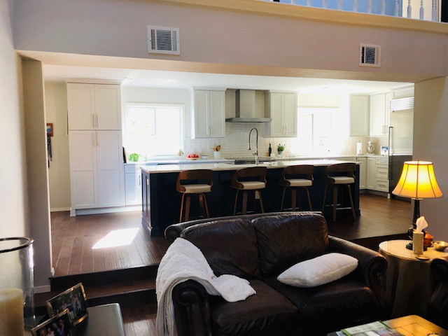 Kitchen - transitional kitchen idea in Austin