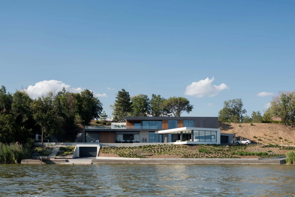 Вилла на берегу залива