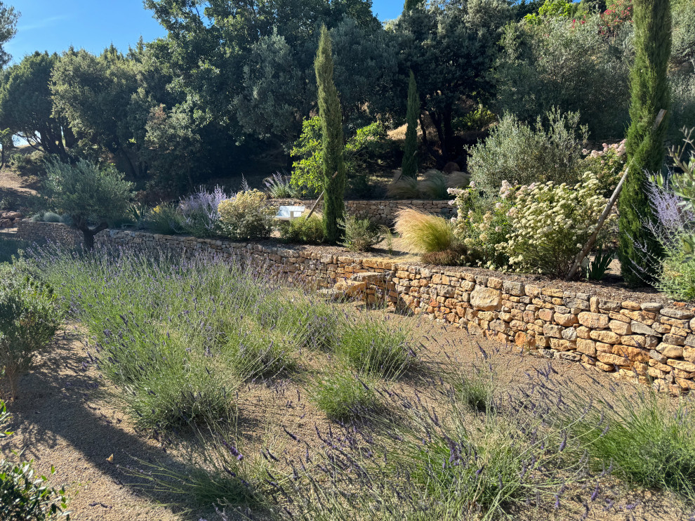 Tourtour - jardin méditerranéen contemporain