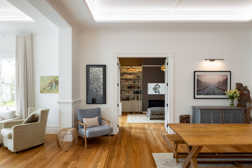 Photo of a traditional living room in Auckland.