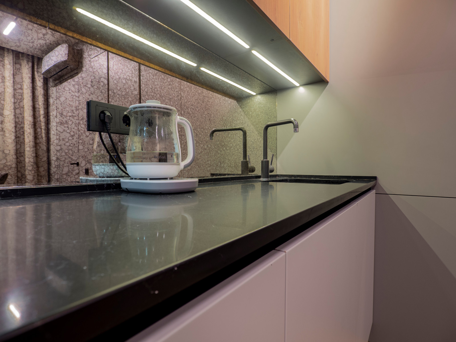 Стильная кухня в минималистичном стиле