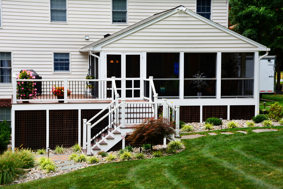 Inspiration for a timeless deck remodel in Baltimore