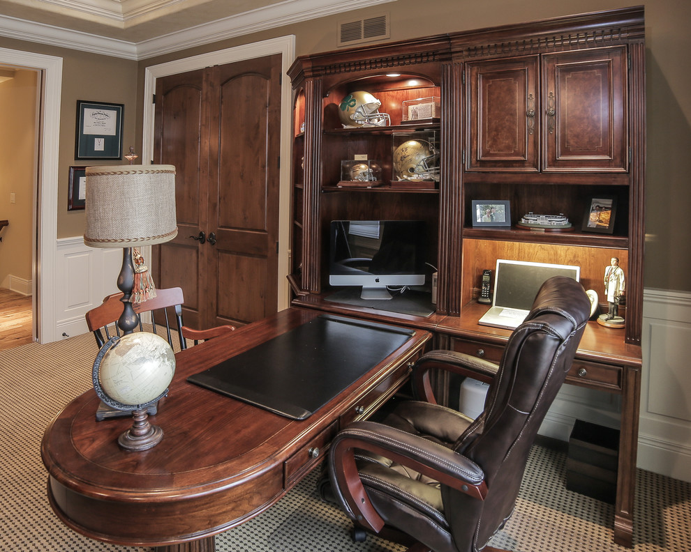This is an example of a traditional home office in Milwaukee.