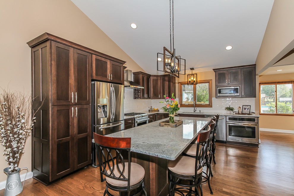 Inspiration for a transitional kitchen remodel in Chicago