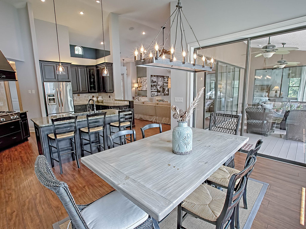 Transitional kitchen photo in Orlando