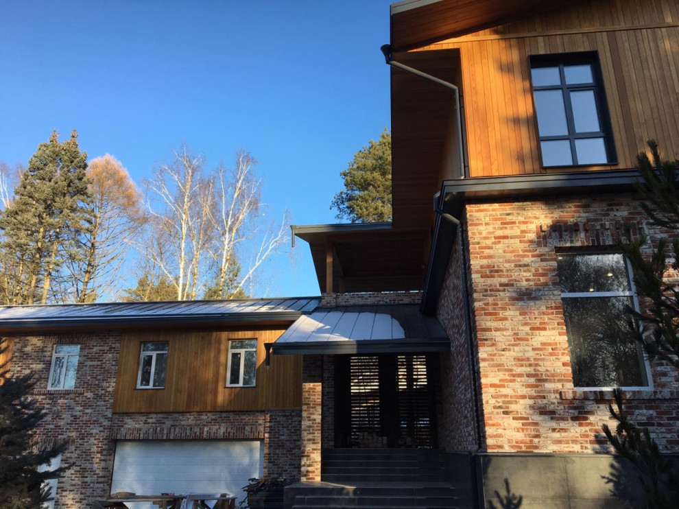 Фасад дома из дореволюционного кирпича