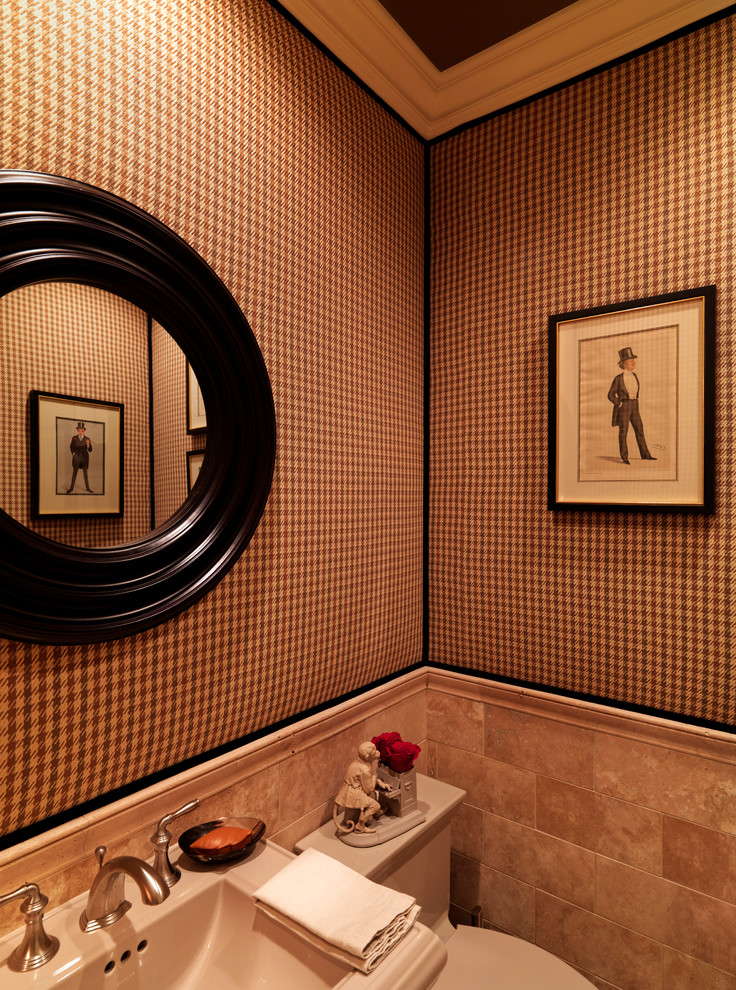 Photo of a traditional powder room in Las Vegas.