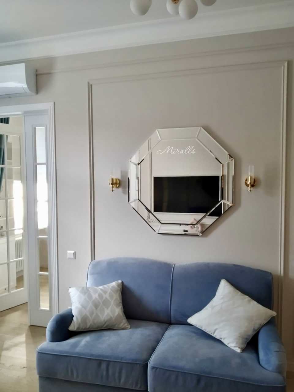 Эксклюзивное зеркало Coliseum в гостиной