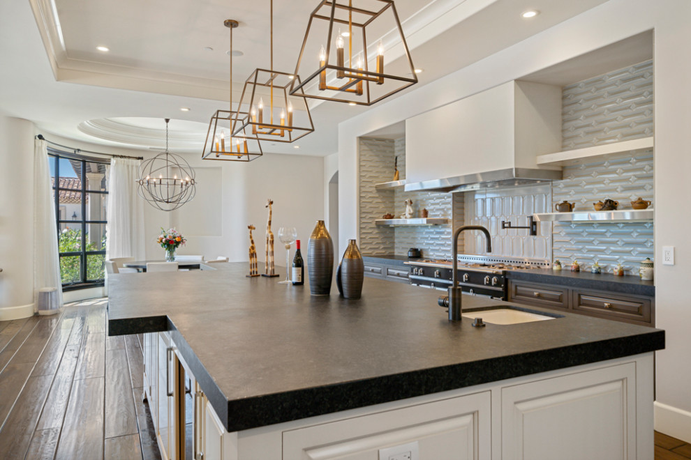 Transitional kitchen photo in Orange County