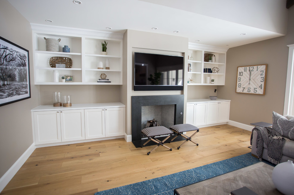 Transitional home design photo in Phoenix