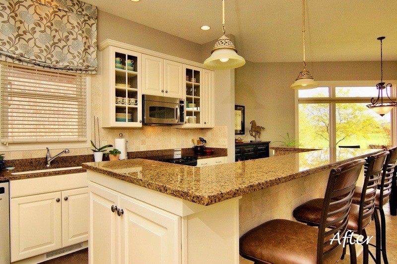 Kitchen - transitional kitchen idea in Cincinnati