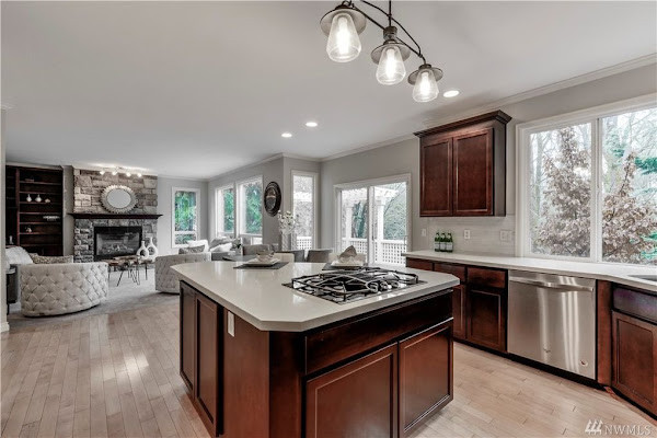 Transitional kitchen photo in Seattle