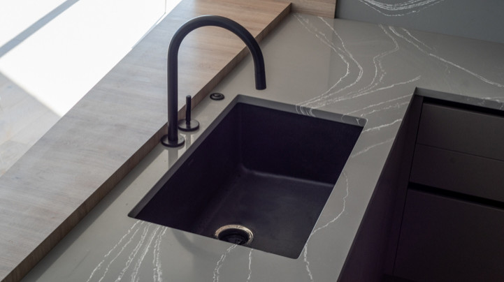 Inspiration for a modern kitchen remodel in Vancouver