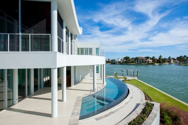 Marco Meets Miami contemporaneo-piscina