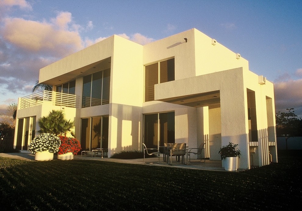 Photo of a contemporary exterior in Miami.