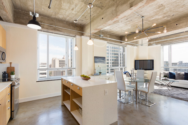 Austin Downtown Condo - Staging industrial-esszimmer