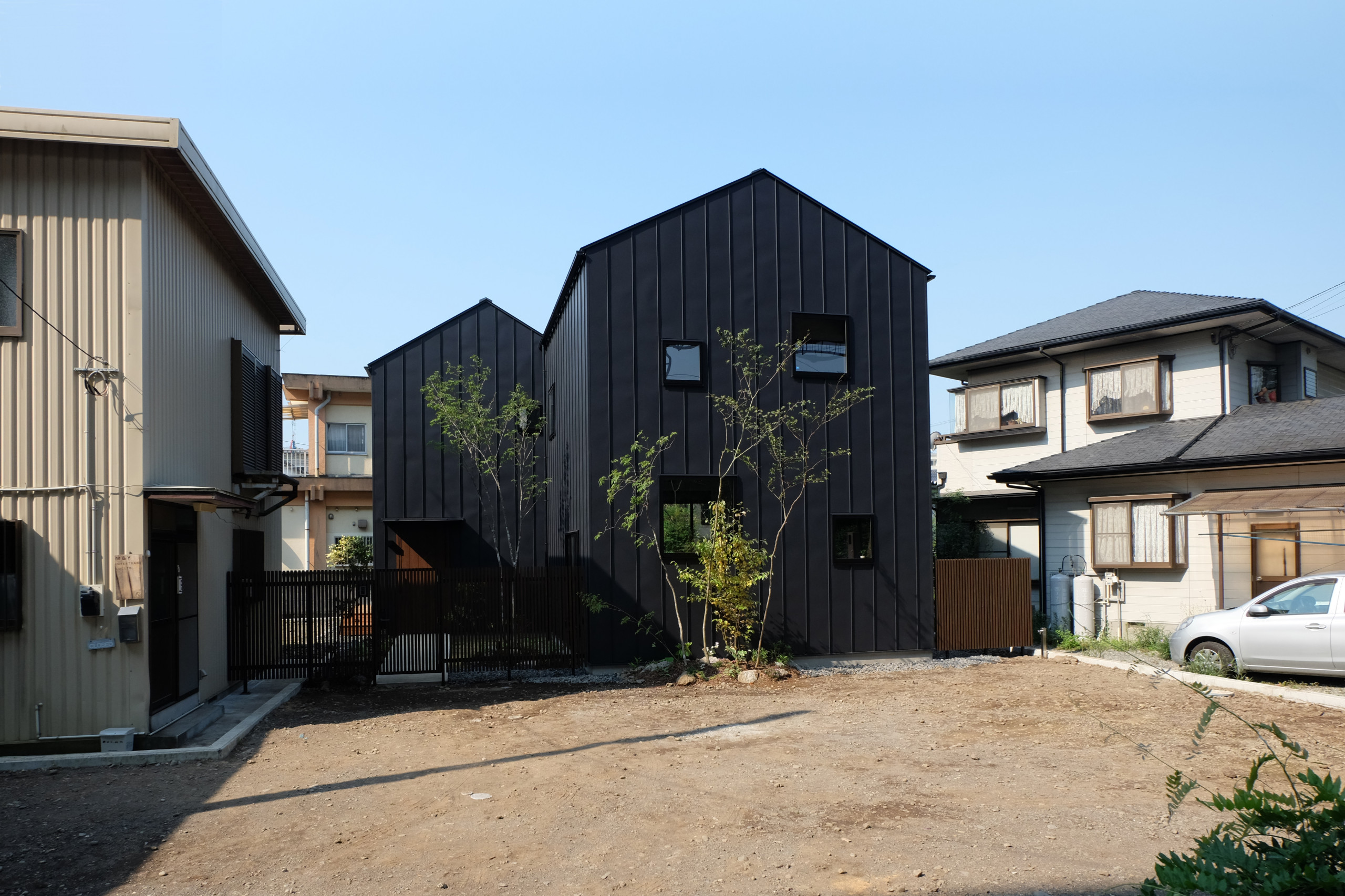 ふたつのイエ型の住宅＿外観