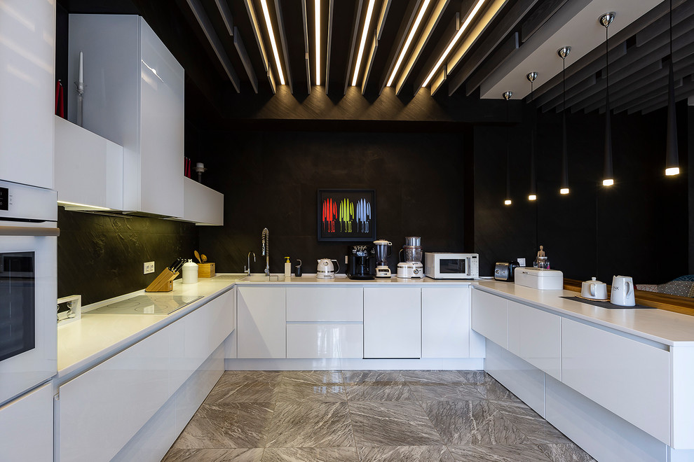 Дом с серебристыми стенами / House with silver walls