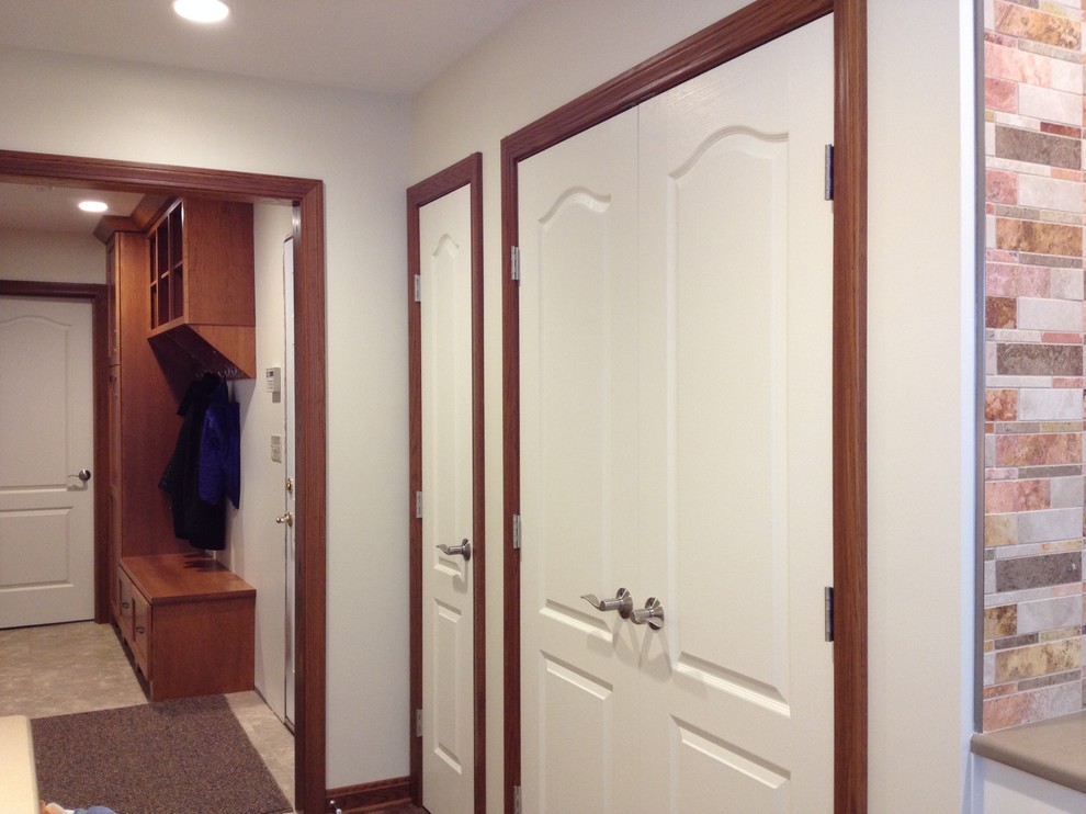Small transitional mudroom photo with beige walls