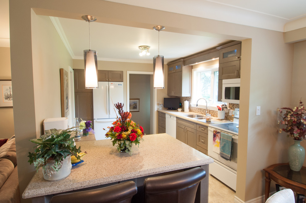 Inspiration for a mid-sized transitional u-shaped vinyl floor and beige floor eat-in kitchen remodel in Toronto with a double-bowl sink, shaker cabinets, quartzite countertops, multicolored backsplash, mosaic tile backsplash, white appliances, a peninsula and distressed cabinets