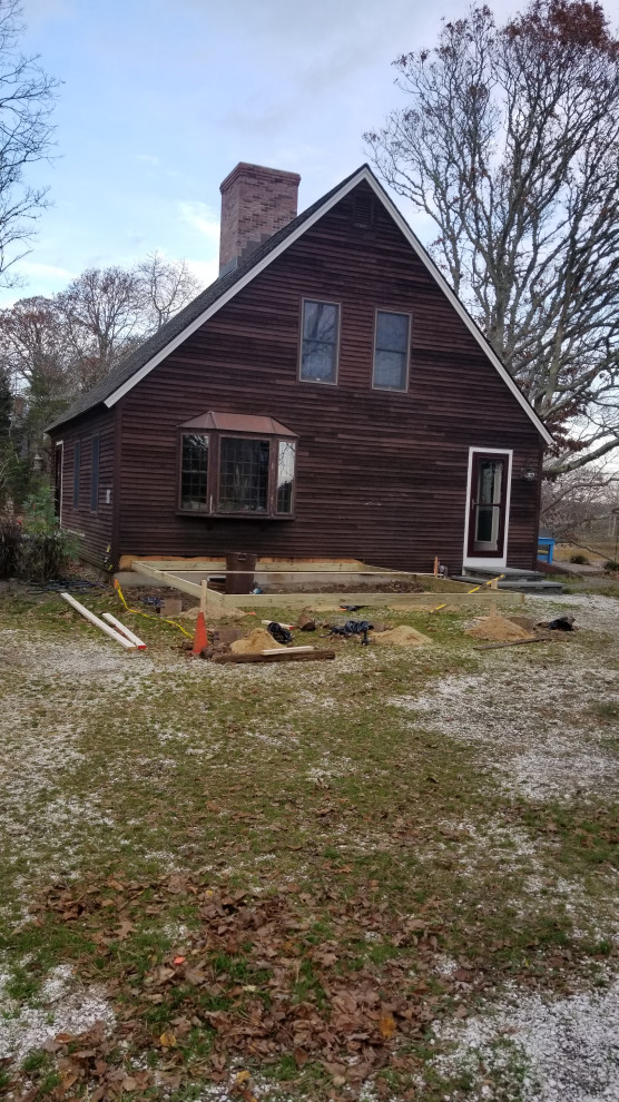 Example of a transitional home design design in Boston