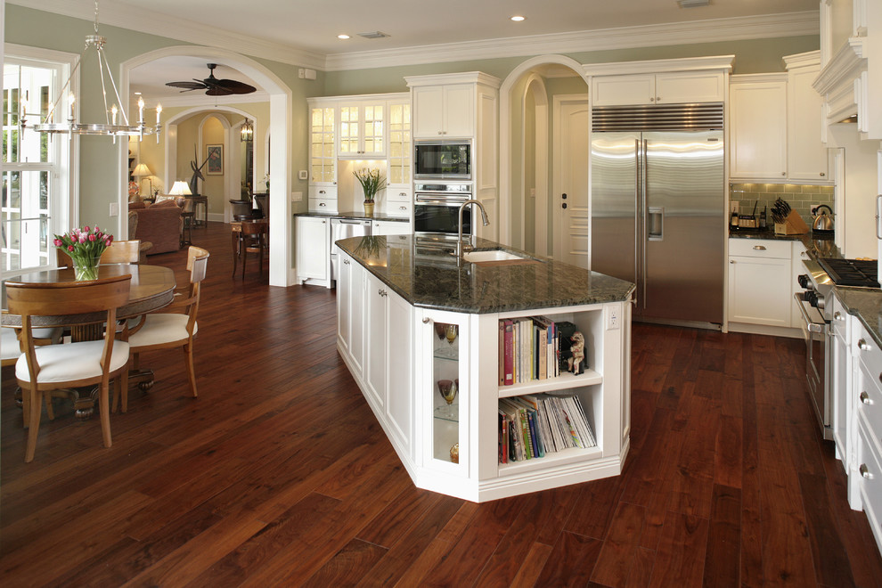 Design ideas for a traditional kitchen in Tampa with stainless steel appliances.