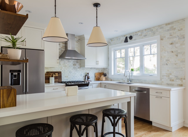 Brass and Blue Boost a Toronto Kitchen