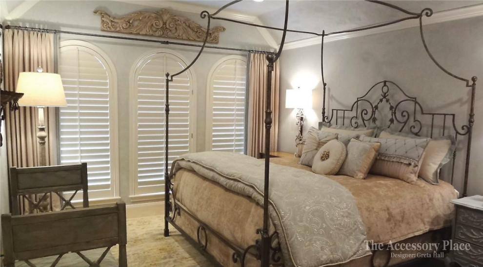 Inspiration for a traditional bedroom in Houston.