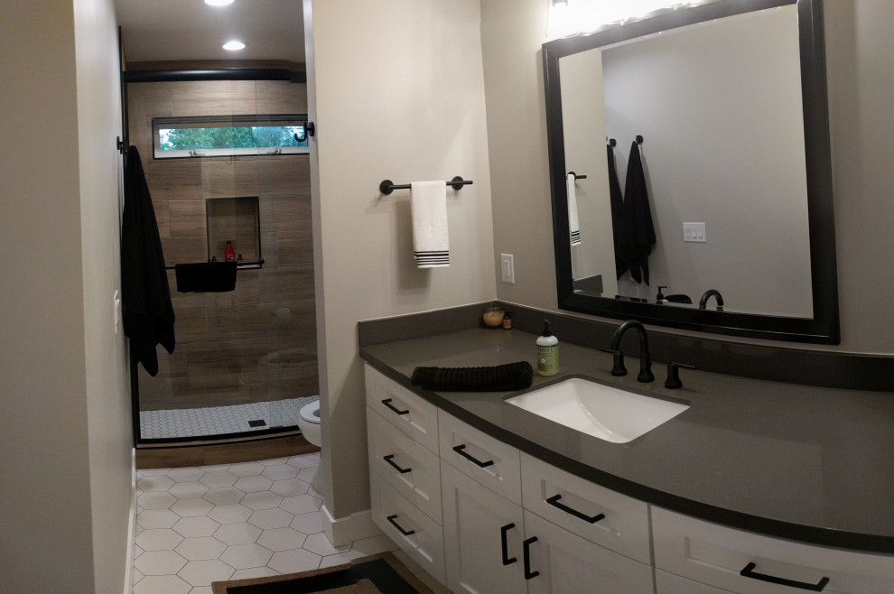 Bathroom - bathroom idea in Phoenix