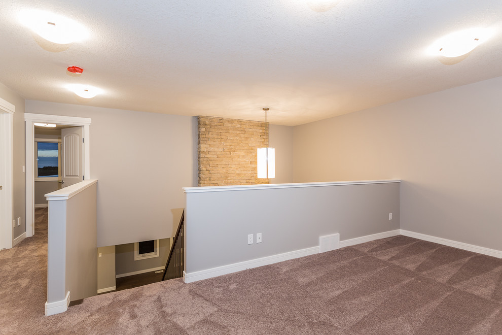 Example of a transitional home design design in Edmonton