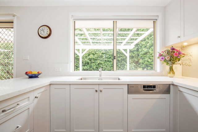 Kitchen with Amara bench tops modern-koek