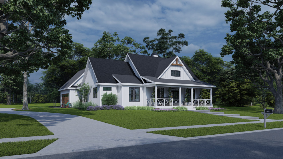 Cette photo montre une façade de maison blanche nature de plain-pied avec un toit à deux pans, un toit en shingle et un toit gris.