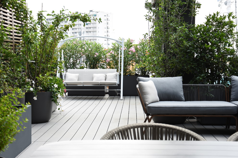 Photo of a transitional rooftop and rooftop deck in Milan with a container garden and no cover.