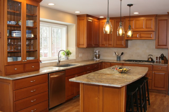 Transitional Maple Kitchen nyklassisk-koek
