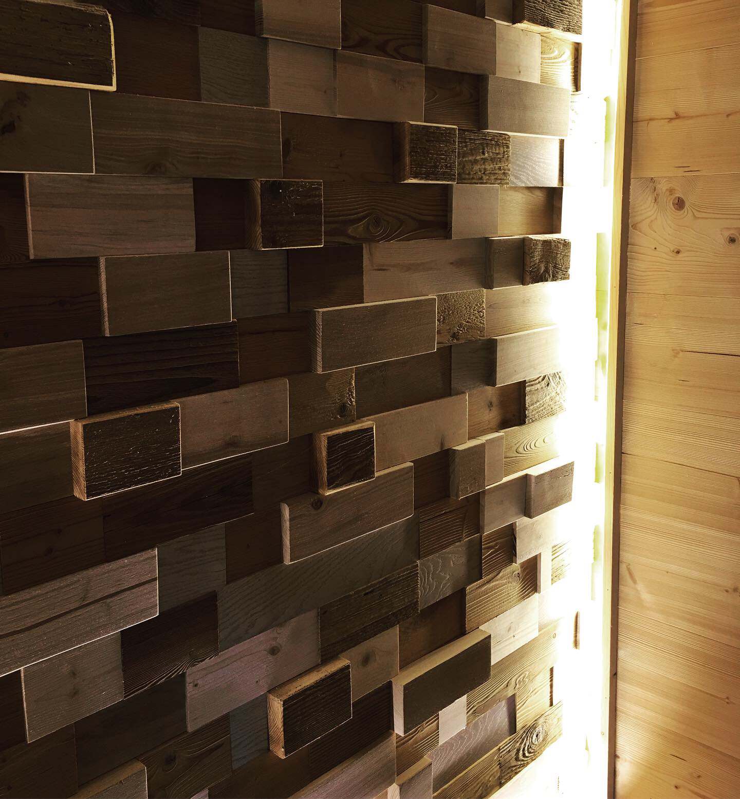 AGENCEMENT MURAL EN BOIS