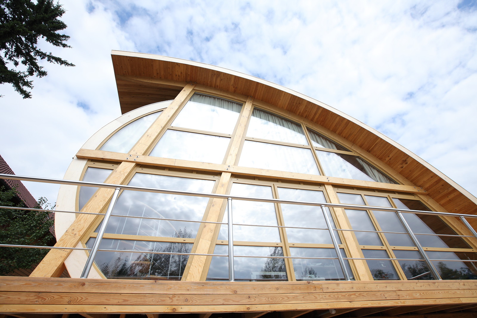 Не обычная архитектура Красноярска - дом на берегу Енисея